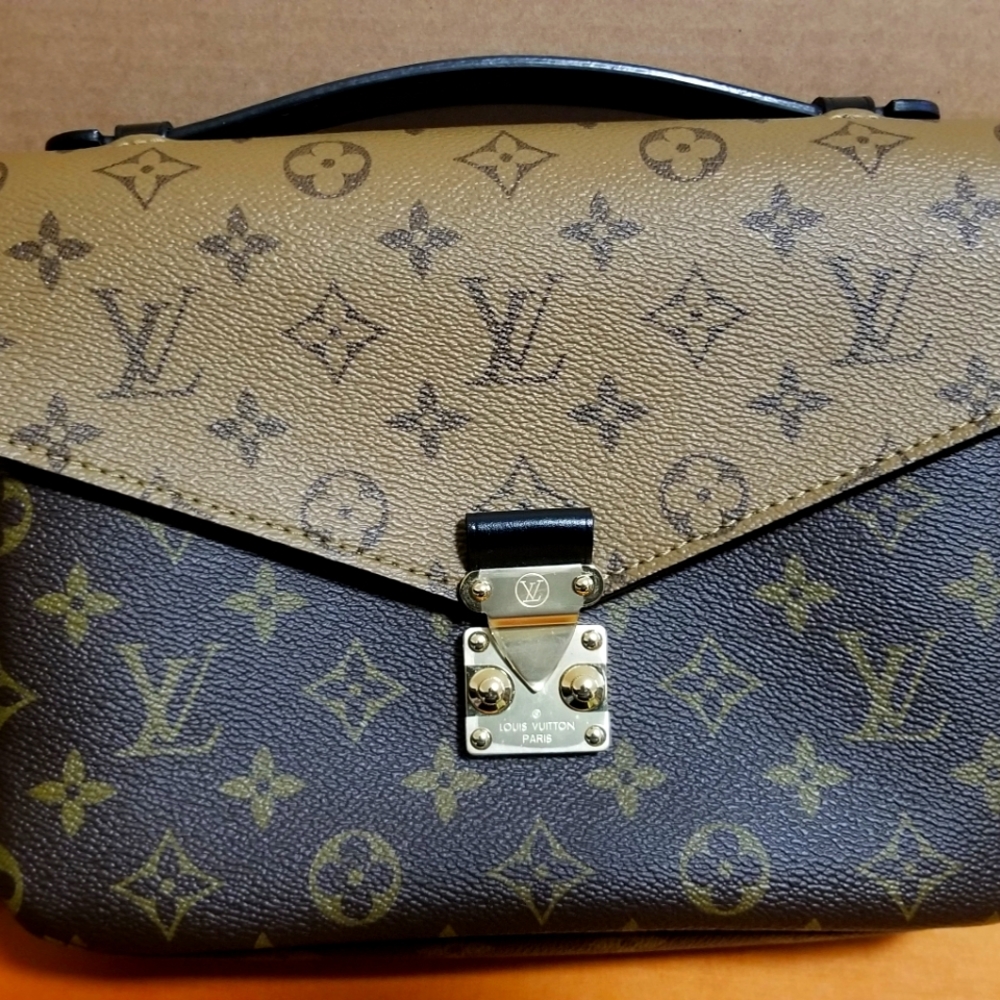 Louis Vuitton Pochette Metis Reverse